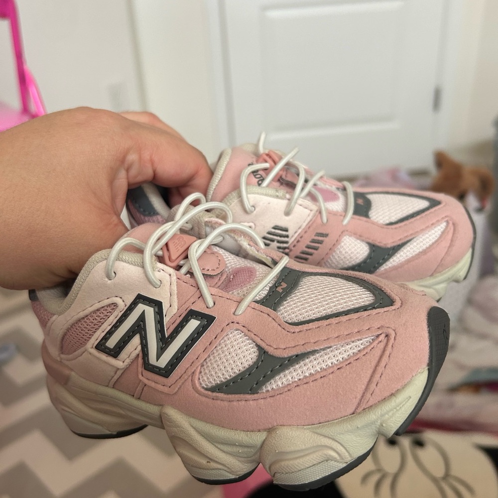Size 9 toddler new balance pink